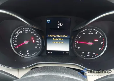 2015 Mercedes-Benz C 300 z USA, uszkodzony, nr VIN 55SWF4JB3FU089118